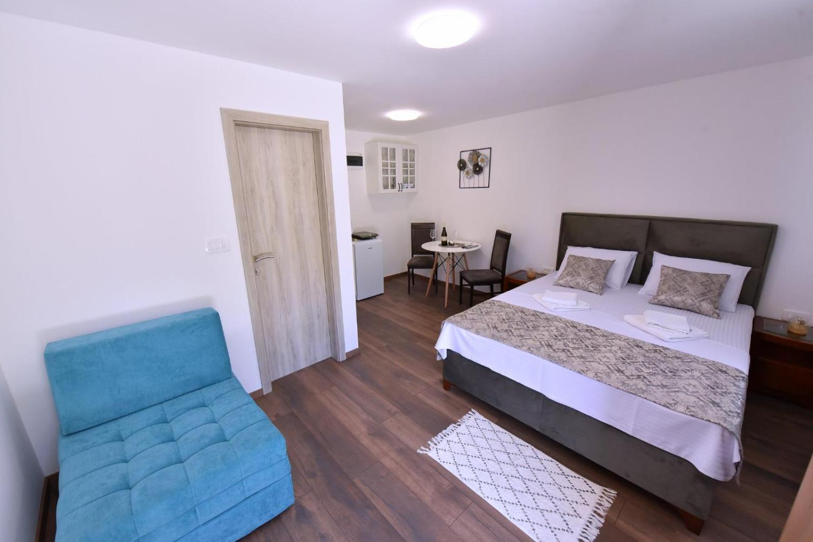 Airport Apartments Tri Hrasta Подгориця Екстер'єр фото