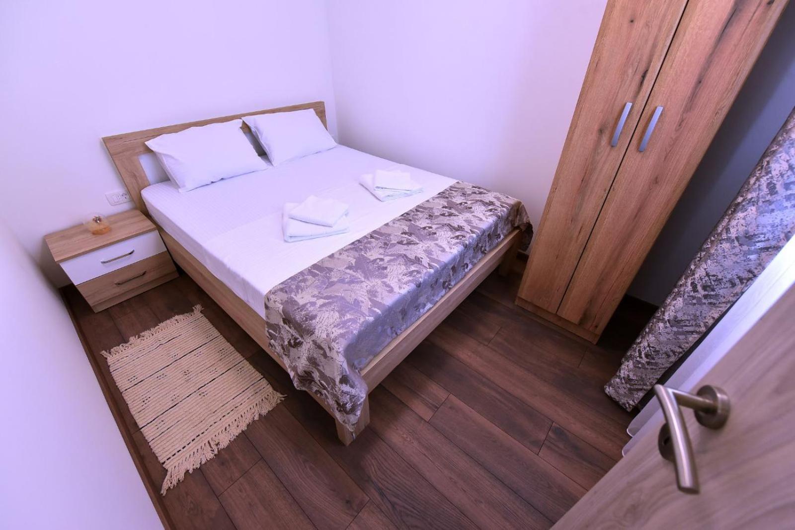 Airport Apartments Tri Hrasta Подгориця Екстер'єр фото